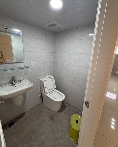 台北華廈整層翻新, 台北貼磁磚, 台北油漆, 台北水電工程, 台北中古屋翻新, 台北舊屋翻新, 台北房屋修繕, 台北浴室整修, 台北土水師傅, 台北泥作工程, 台北中古屋改造, 台北打除工程, 台北牆面粉光, 台北油漆工程, 台北浴室翻新, 台北鋪地磚, 台北水電工程, 台北防水工程